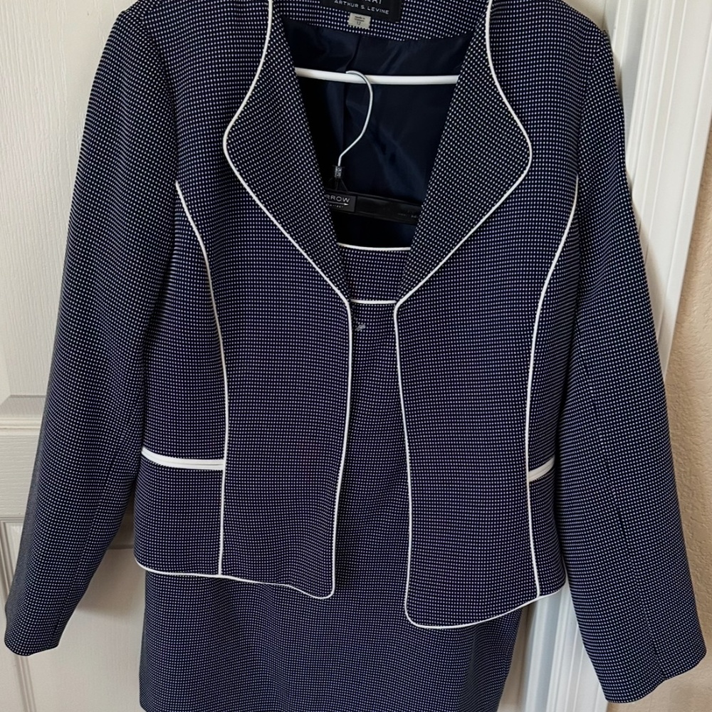 Tahari Arthur S Levine Suit